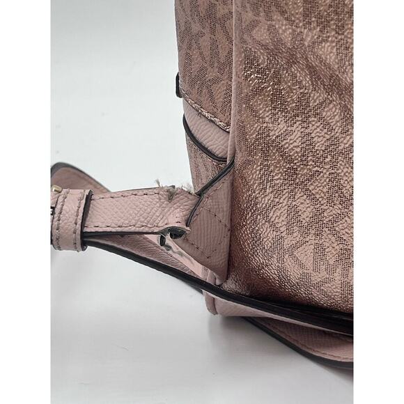 Michael‎ Kors Rose Gold Pink
Trim Metallic Signature
Monogram Rhea Zip backpack - Picture 5 of 16